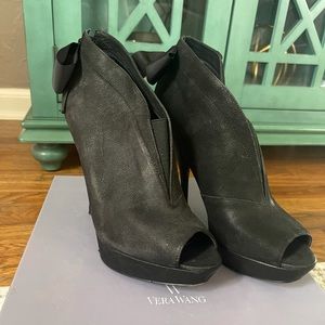 Vera Wang bow tie booties
